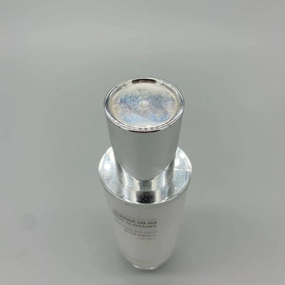 白い血清無光沢PPの銀製のアクリルの空気のないポンプは15ml 30ml 50ml 100gをびん詰めにする